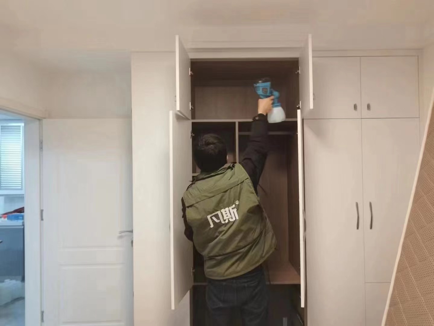 衣柜甲醛異味大，哪些方法更適合除甲醛呢