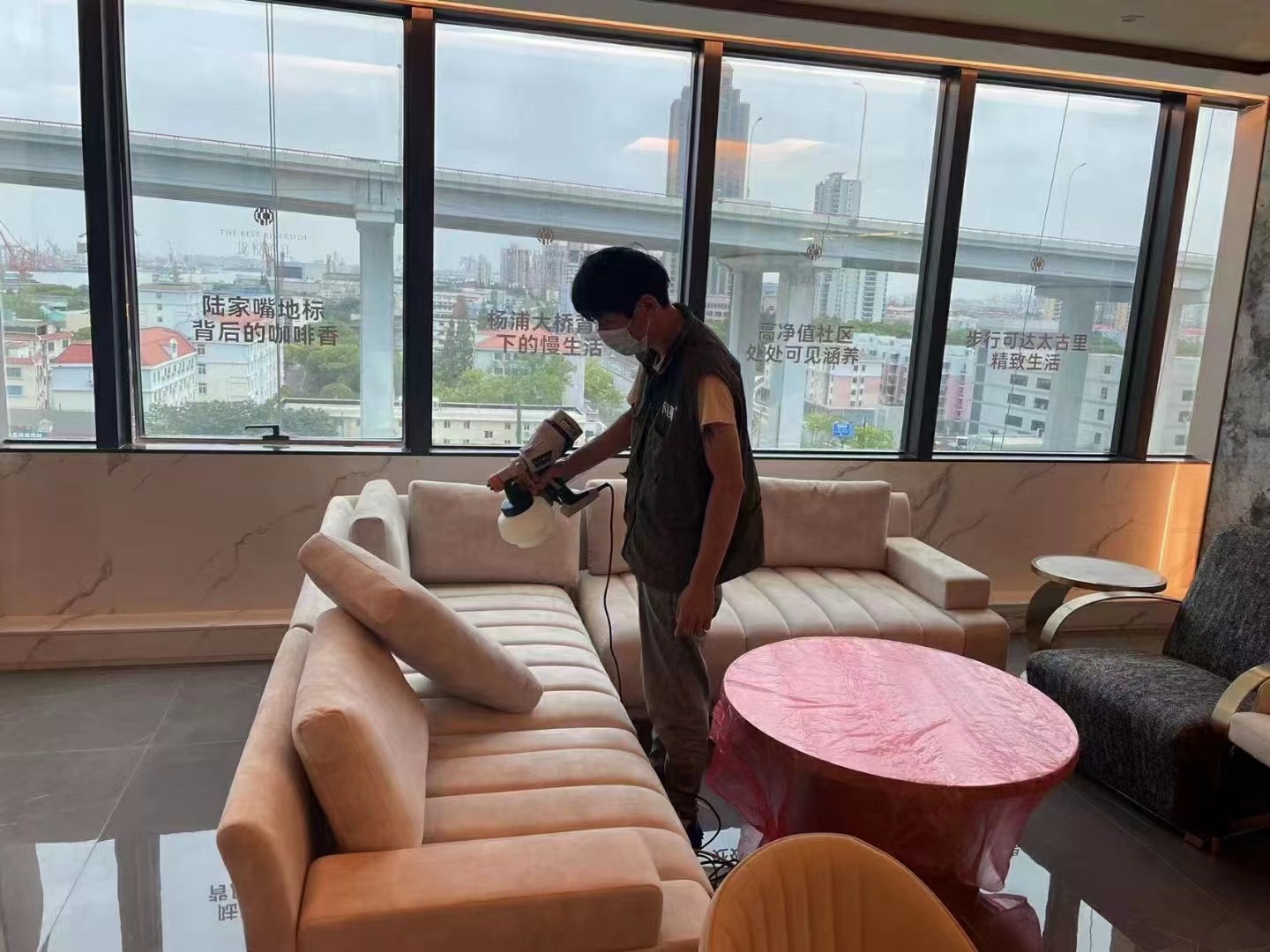 窗簾含有甲醛嘛？窗簾異味重是什么原因引起的